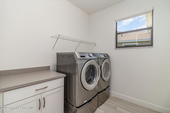 Building Photo - 2991 Casterton Dr