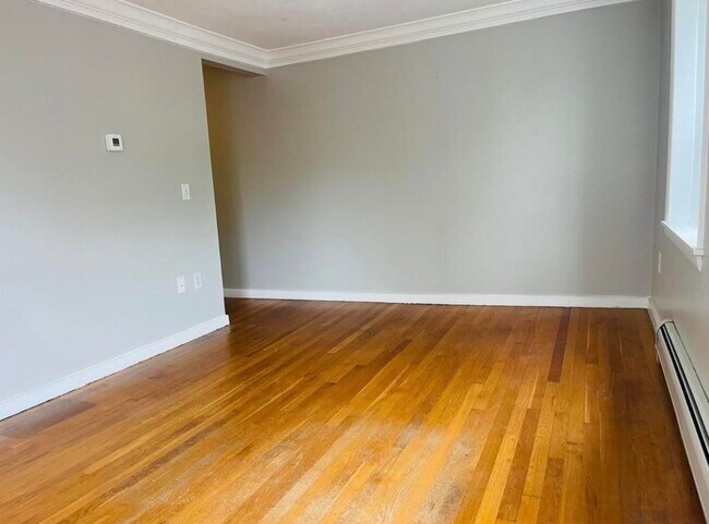 Building Photo - 413 2nd St