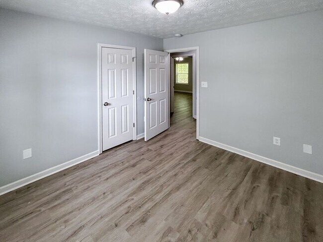 Building Photo - 242 Bridgeport Ln