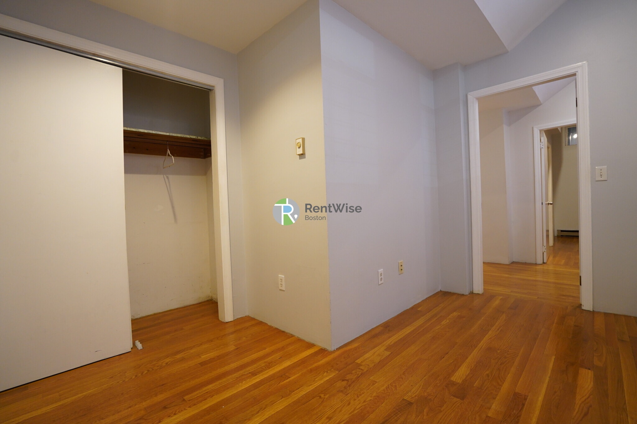 Building Photo - 452 Park Dr