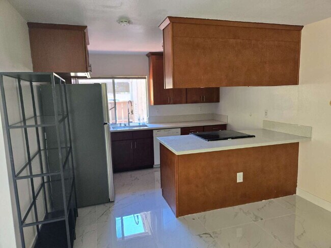 Building Photo - A spacious 3-bed, 2-bath condo is convenie...