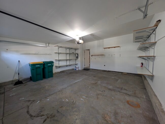 Building Photo - 2551 Oak Tree Ln