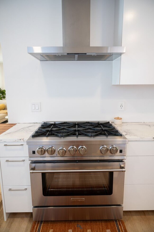 Building Photo - 3 Bedrooms + 2 Bathrooms | Midtown Ventura | Furnished or Unfurnished