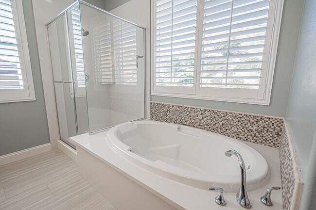 Building Photo - Beautiful 4-Bedroom Home with Solar and EV Charger in West Hills, Valencia!