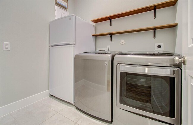 Building Photo - 15606 Pacific Loon Ct