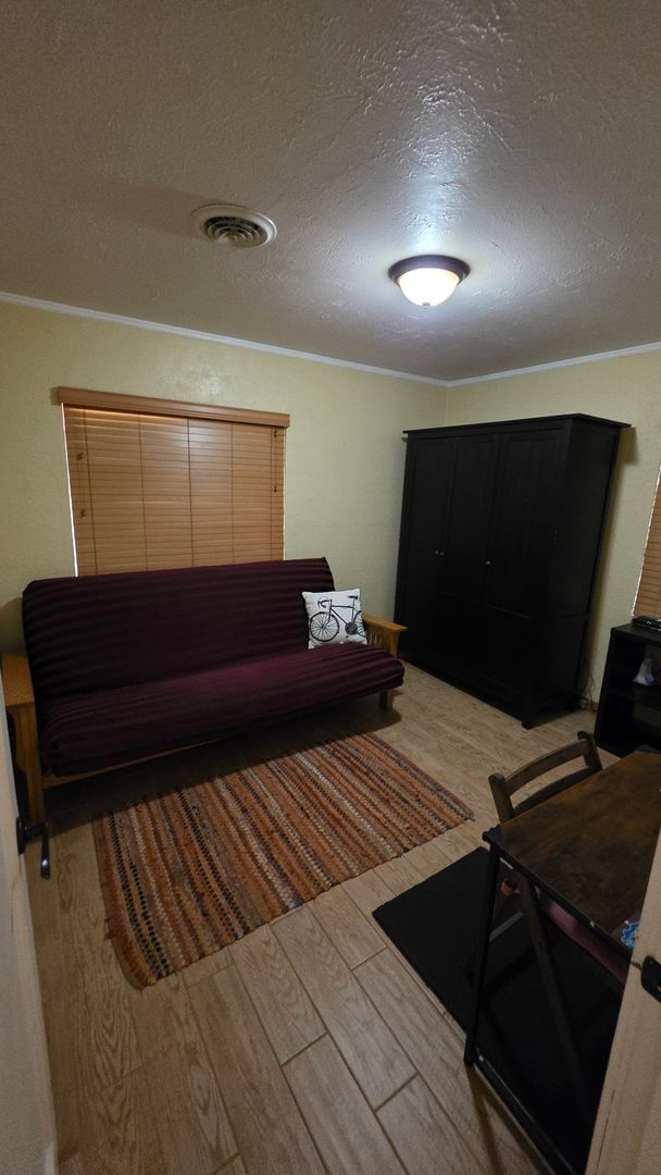 Building Photo - EAST SAC - FURNISHED