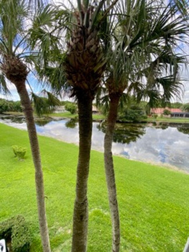 Building Photo - Excellent  location in Coral Springs