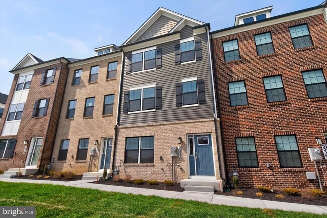 Building Photo - 5225 Manor Park Dr