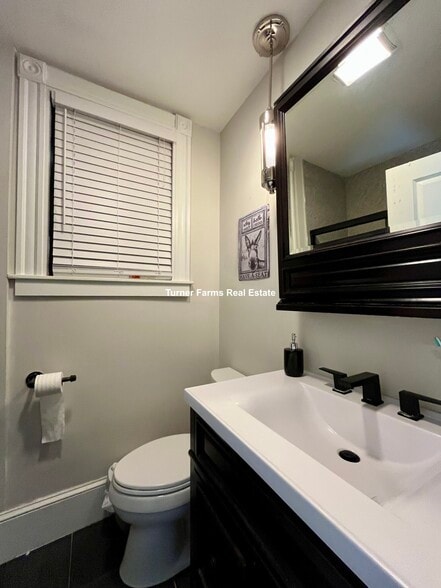 Building Photo - 1520 Tremont St