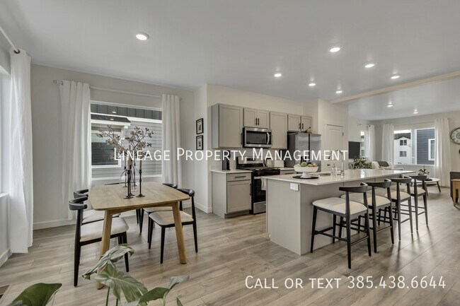 Building Photo - 3940 N Cougar Ln