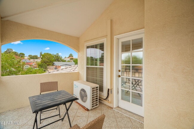 Building Photo - 6052 Bandolero Dr