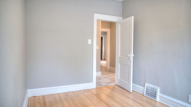 Building Photo - 2865 N Frederick Ave