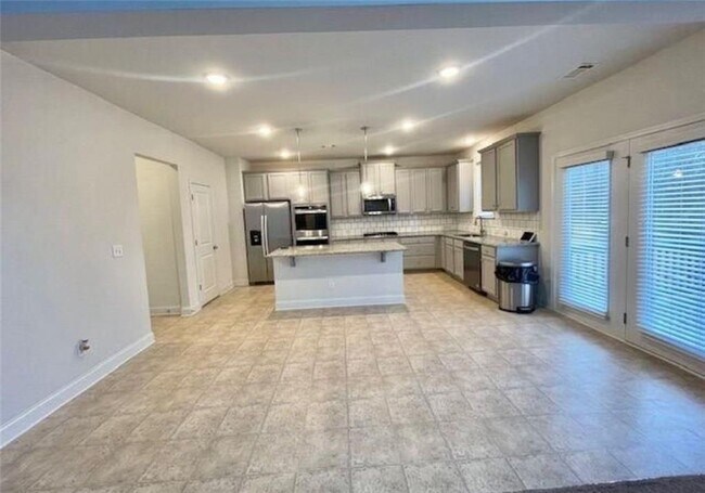 Building Photo - 181 Charolais Dr