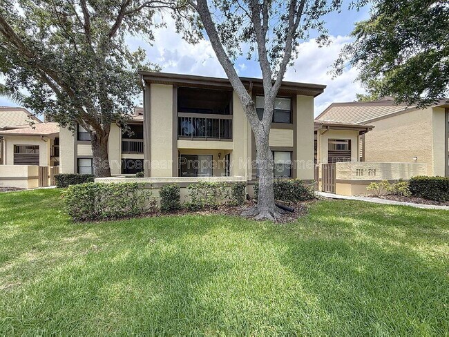 Building Photo - 217 Woodlake Wynde