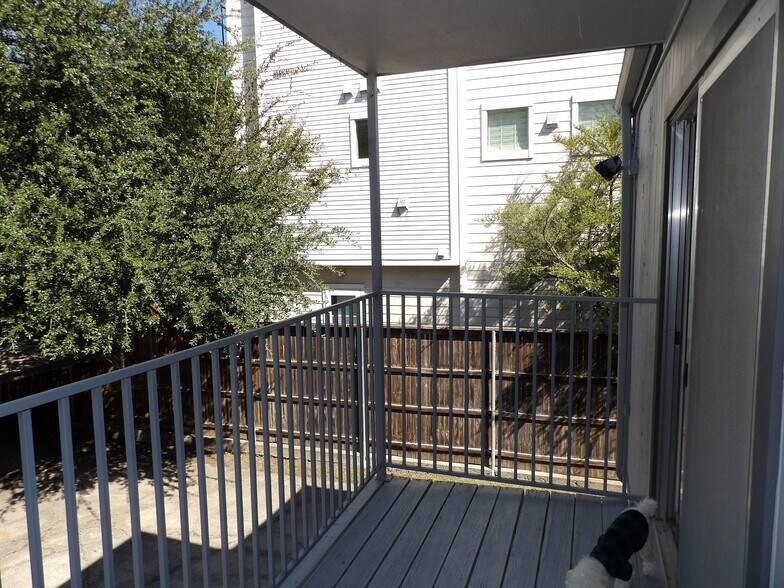 Building Photo - 4319 Buena Vista St