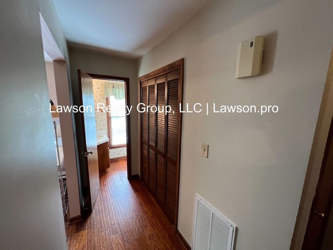 Building Photo - 2217 Jefferson St SW