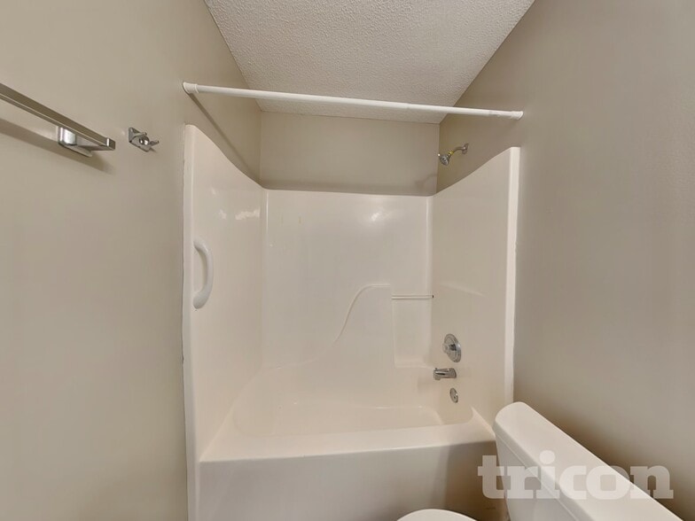 Building Photo - 207 Crystal Ct