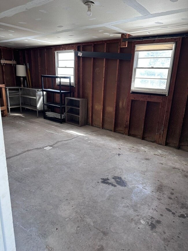 Building Photo - Bellefonte single family home available now!