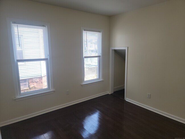 Building Photo - 147 Edgewood St