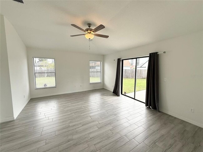 Building Photo - 2401 Rolling Broak Dr