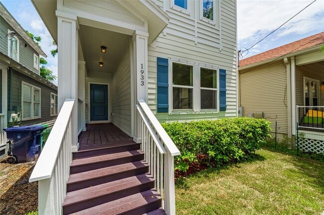 Building Photo - 1933 W Chestnut St