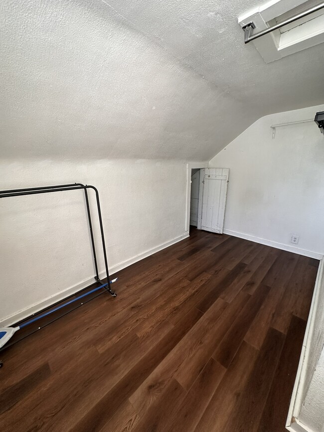 Building Photo - 1332 E 400 S