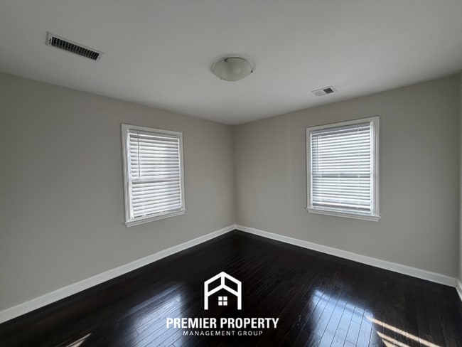 Building Photo - Stunning 3BR Memphis Home with Fenced Backyard & Patio