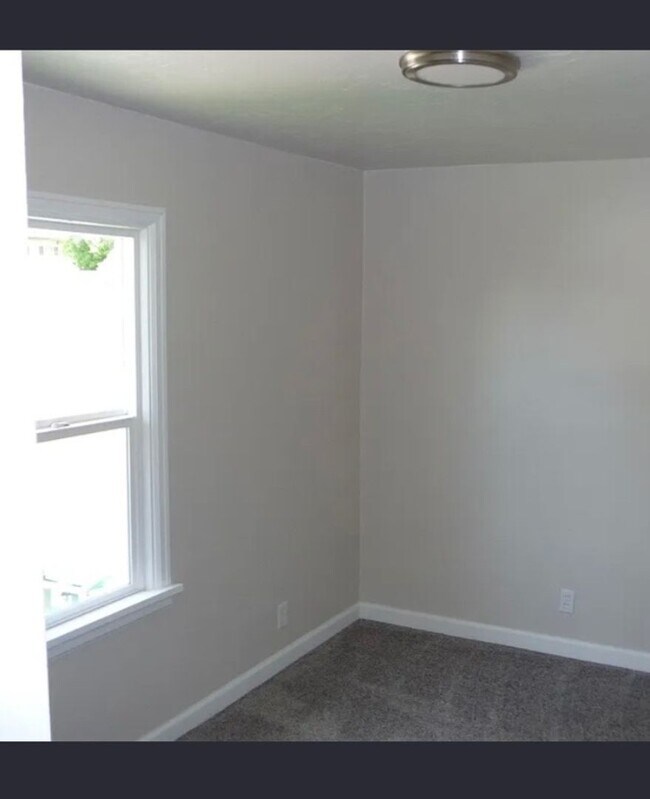 Building Photo - Christine's Duplex