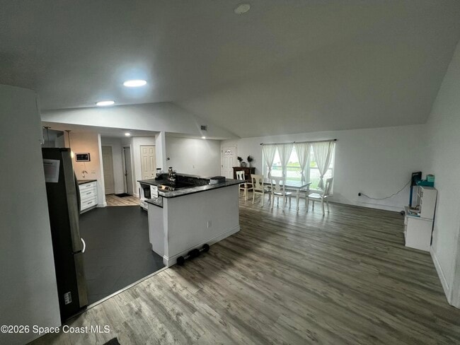 Building Photo - 2300 Hickory Dr