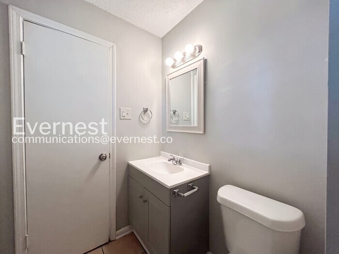 Building Photo - 5884 Caroline Dr