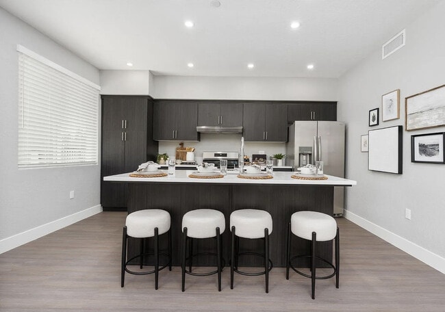 Building Photo - The Palms Apartments