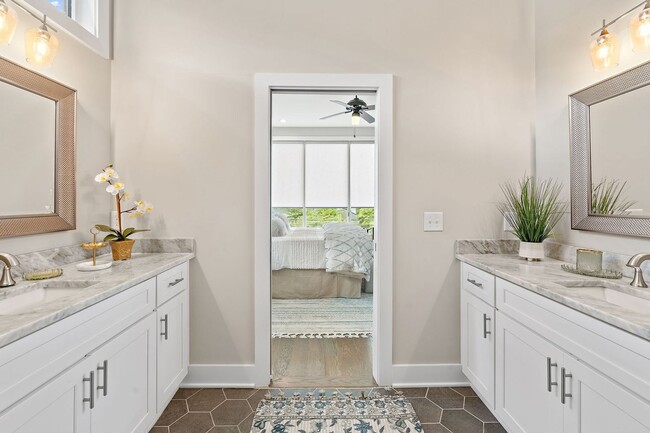 Building Photo - Walkable Luxury in Edgehill