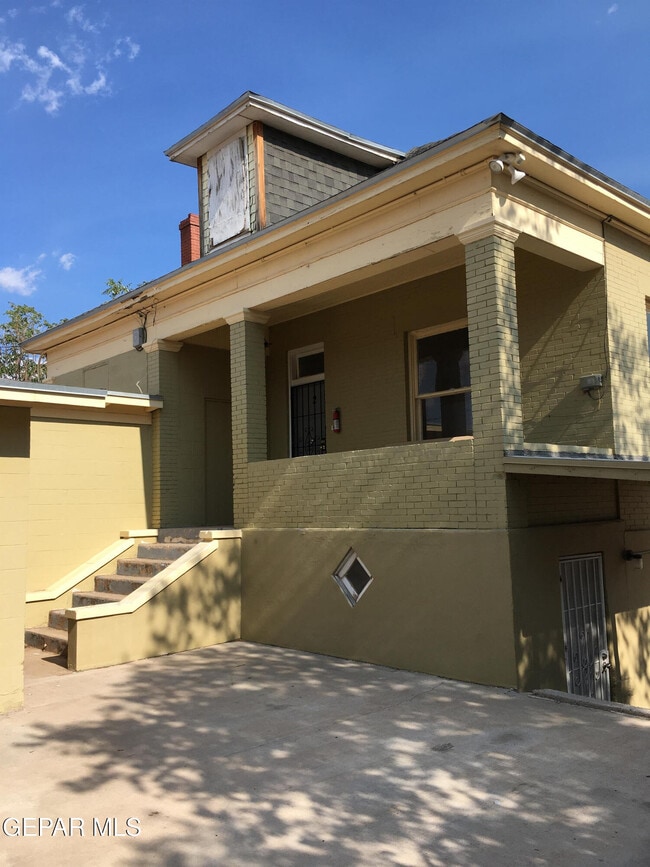 Primary Photo - 3419 La Luz Ave