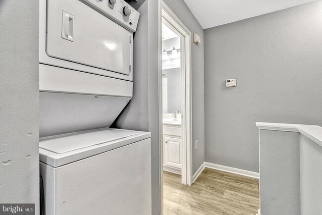 Building Photo - 43585 PATCHING POND Sq