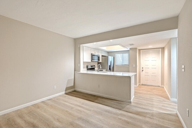 Building Photo - 2162 Bees Ferry Rd