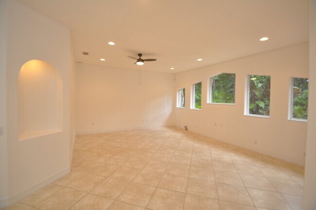 Building Photo - 12 Clementina Ct