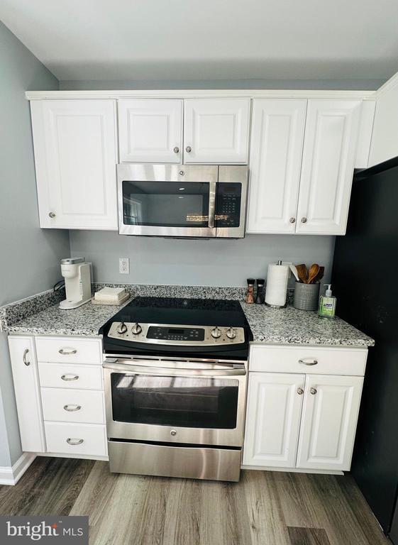 Building Photo - 44 Hidden Lake Dr