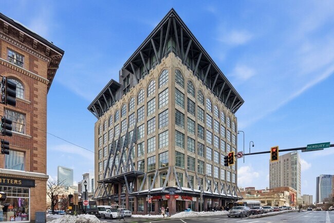 Building Photo - 360 Newbury St
