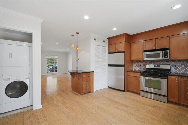 Building Photo - 1155 Dickinson St