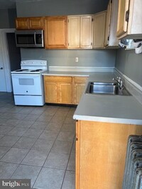 Building Photo - 708 Kohn St