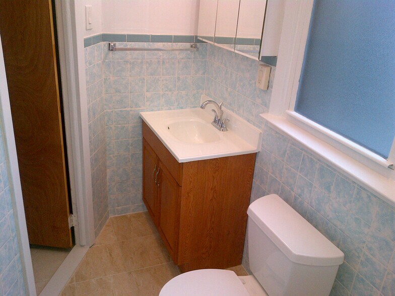 Building Photo - 1205 Ave. Y