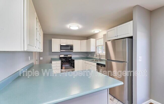 Building Photo - 1405 Willowbrook Dr