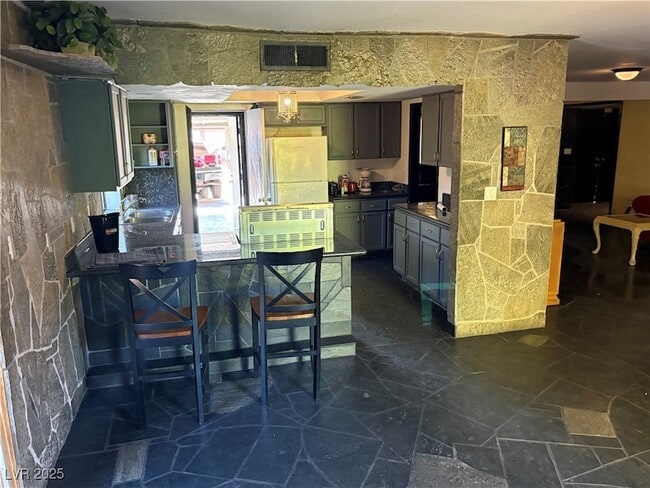 Building Photo - 3167 El Cedro Cir