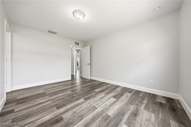 Building Photo - 4621 25th St SW