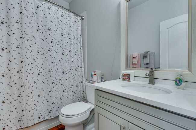 Building Photo - Belmont Bay Beauty! Three level two car ga...