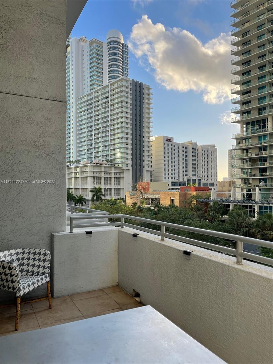 Building Photo - 1050 Brickell Ave