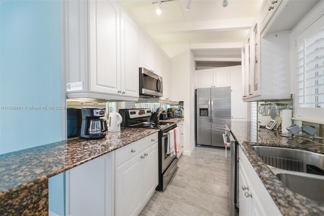 Building Photo - 2465 Bimini Ln