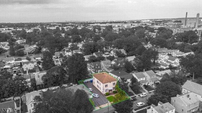 Building Photo - 305 Waite Ave