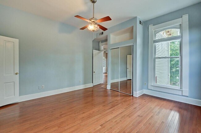 Building Photo - 943 N Park Ave