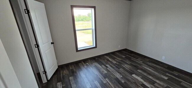 Building Photo - 605 Gallop Ct